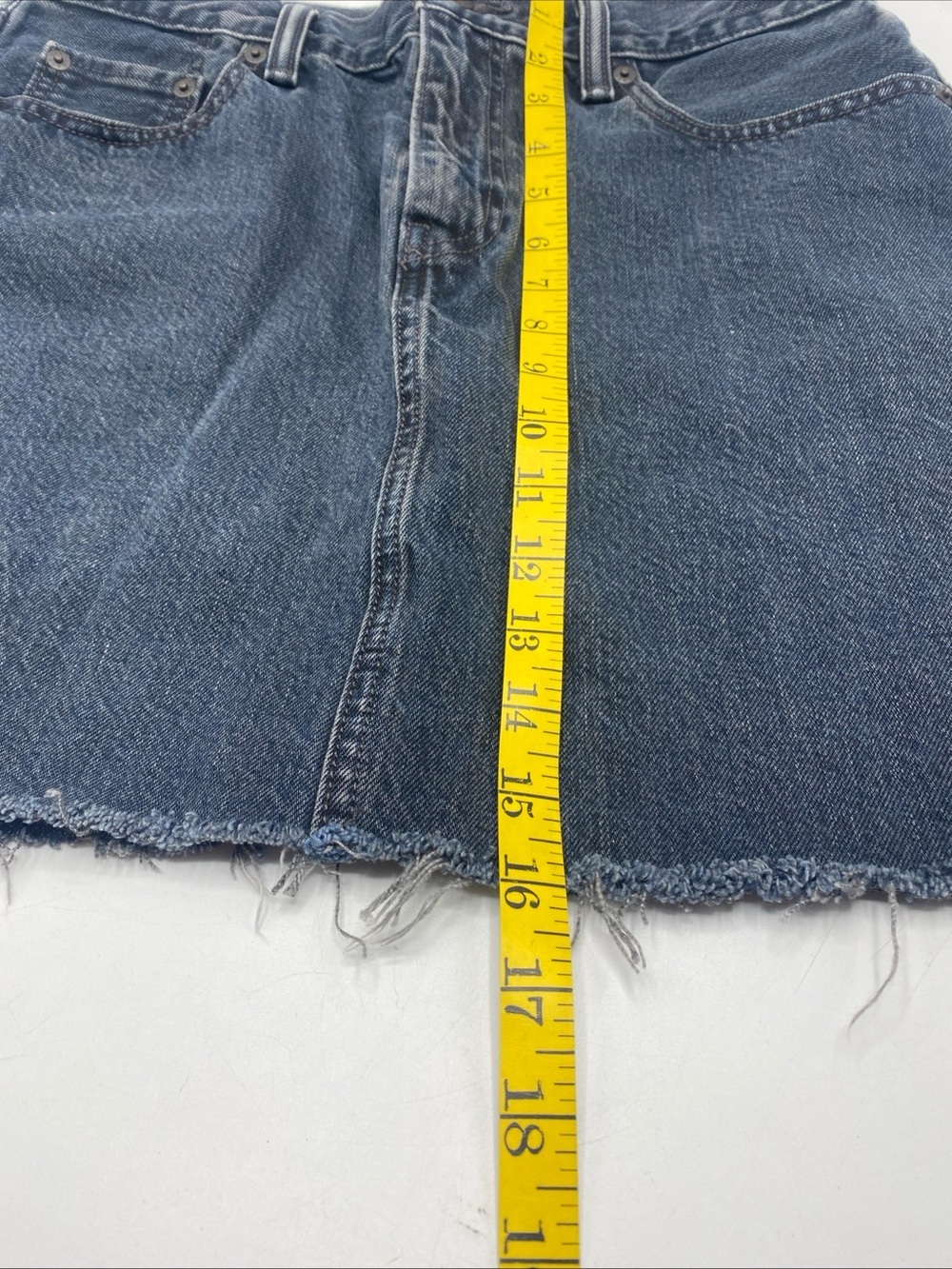Levis High Rise Fray Cut Hem Black Jean Skirt Y2K Size 29 Denim - Picture 9 of 9